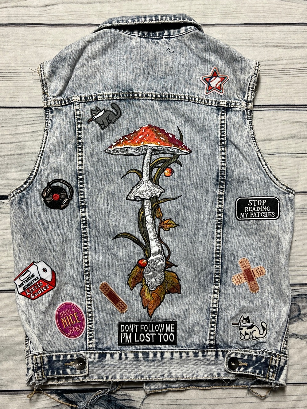 Axel Acid Wash Denim Vest with Patch Details  Size Medium